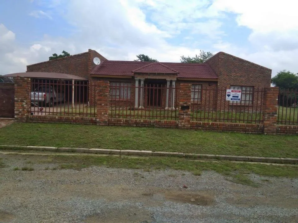 3 Bedroom House for sale in Senekal