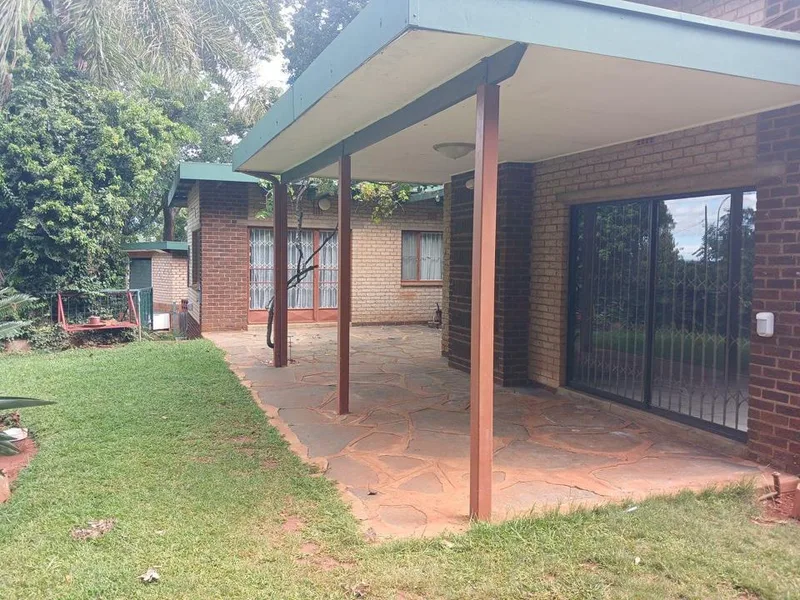 3 Bedroom House for sale in Huttenheights