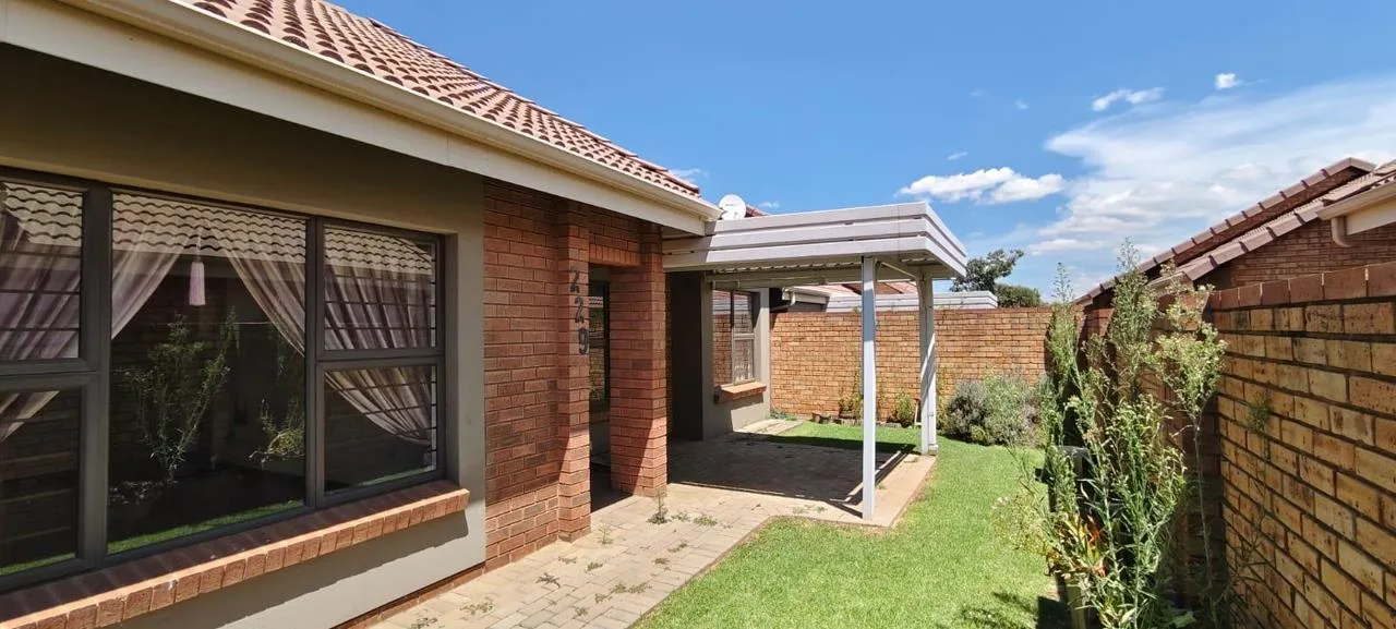 3 Bedroom Townhouse for sale in Pomona