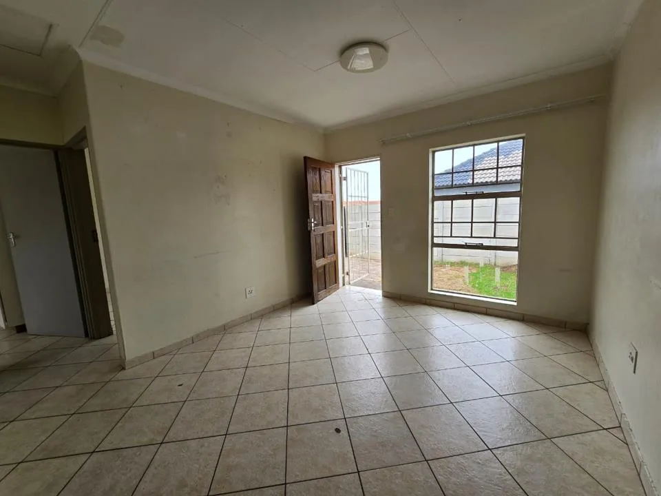 2 Bedroom Townhouse for sale in Nomdeni