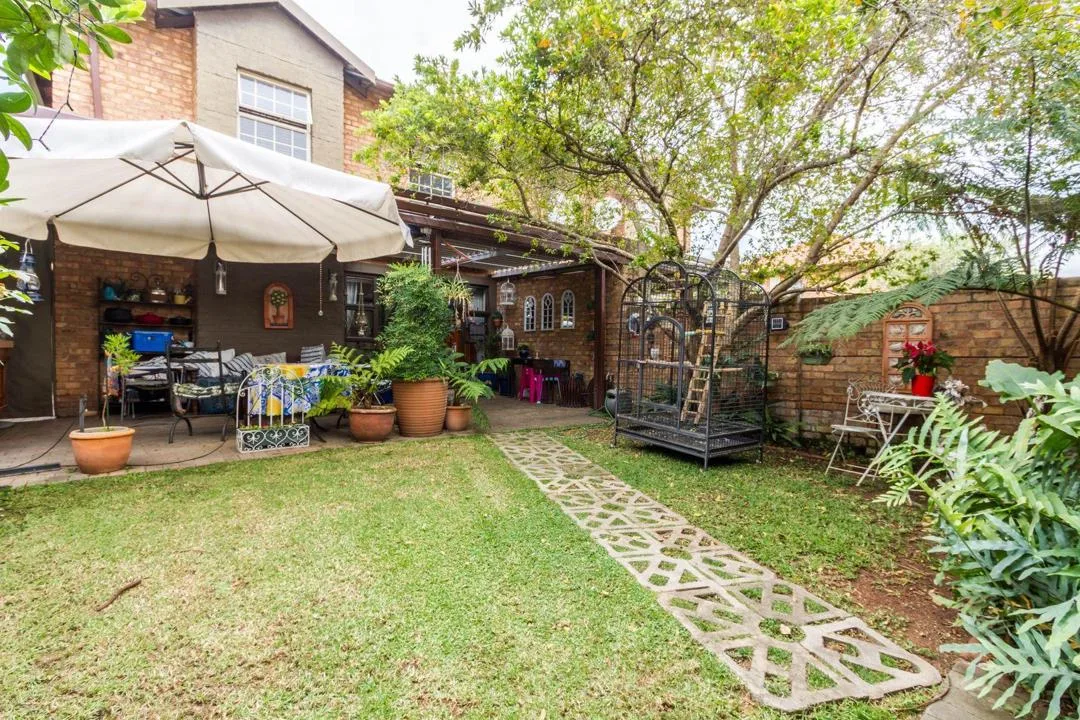 3 Bedroom Townhouse for sale in Oukraal Estate