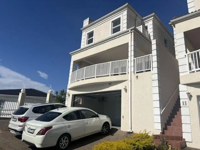3 Bedroom Townhouse to rent in La Lucia