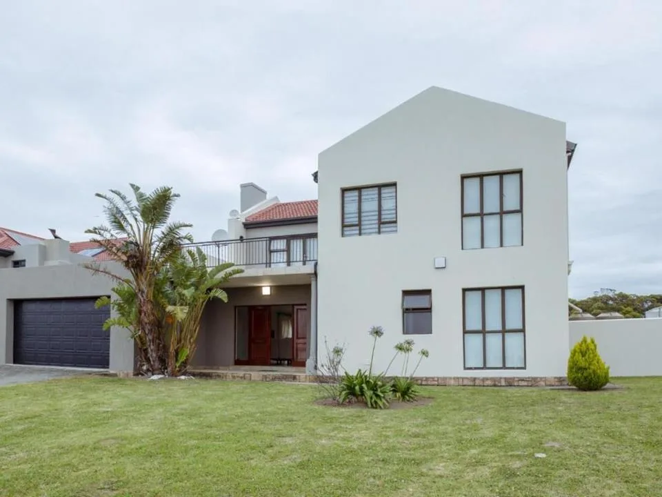 4 Bedroom House for sale in Glengariff