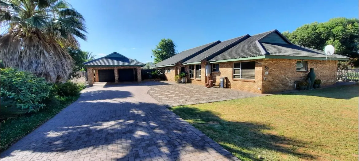 5 Bedroom House for sale in Vaalpark