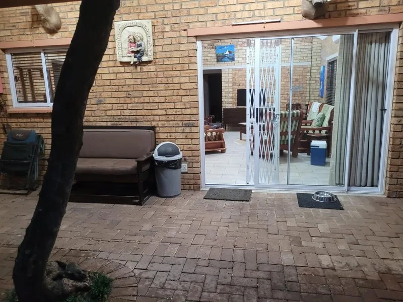 2 Bedroom Apartment in Rustenburg Rural