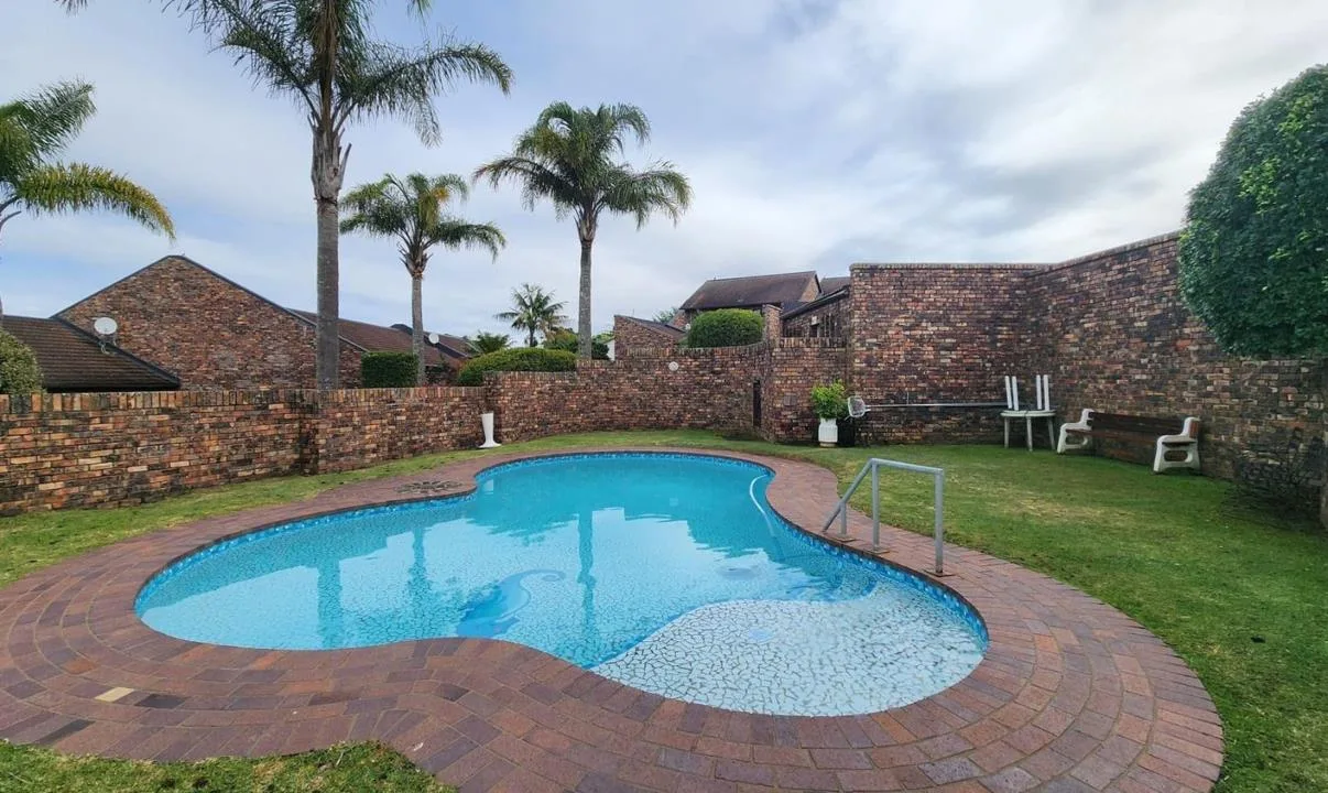 2 Bedroom Townhouse for sale in Gonubie
