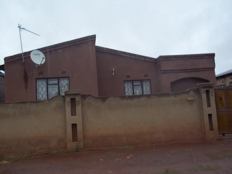 2 Bedroom House for sale in Katlehong South