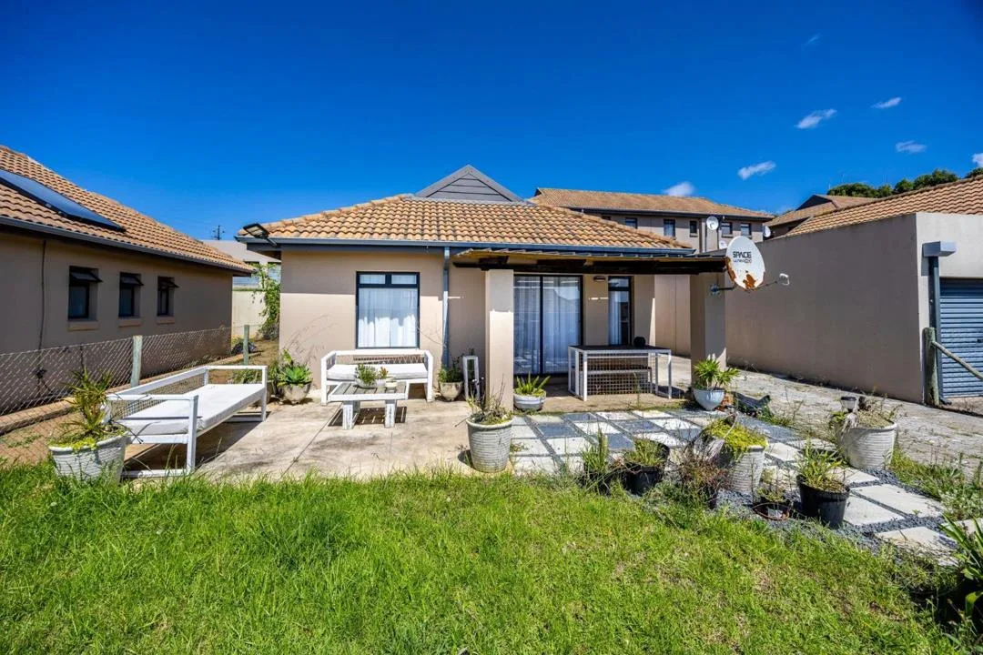 2 Bedroom House for sale in Kidds Beach