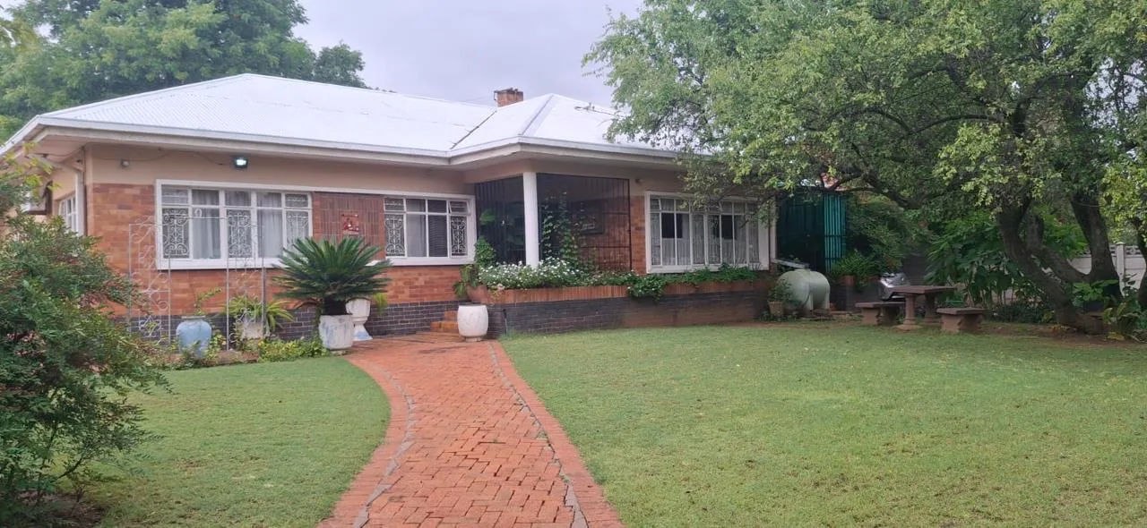 4 Bedroom House for sale in Suidrand