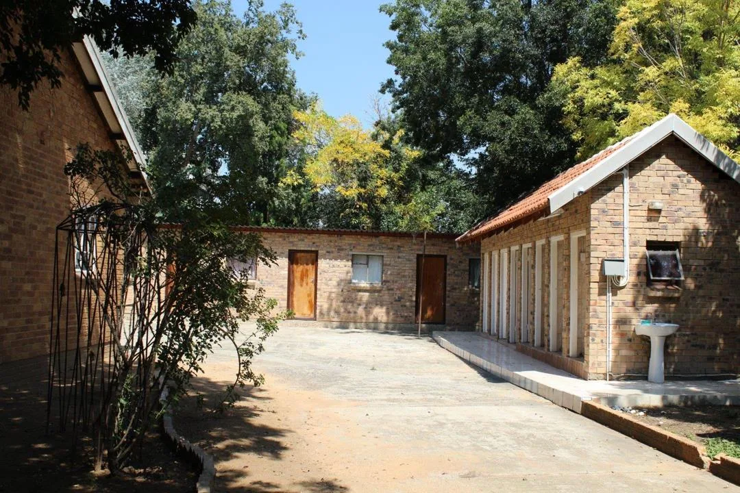 10 Bedroom House for sale in Kriel