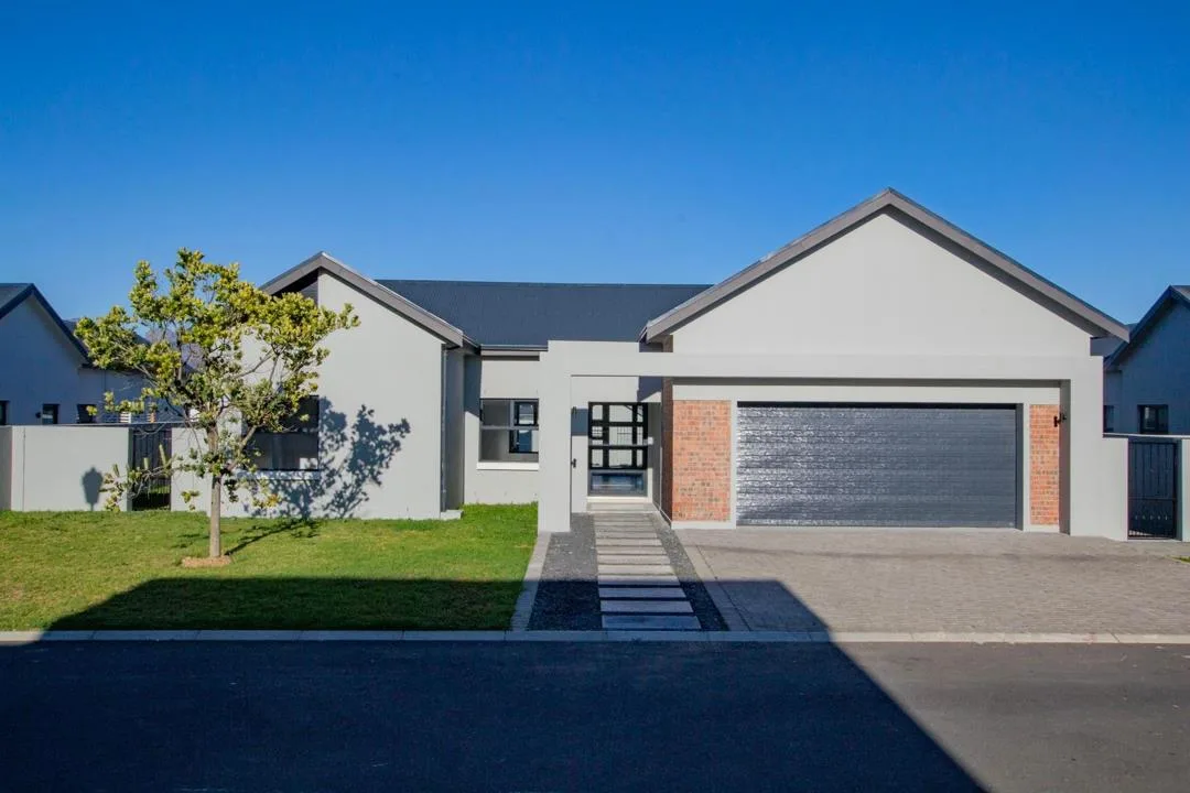 4 Bedroom House for sale in Paarl South
