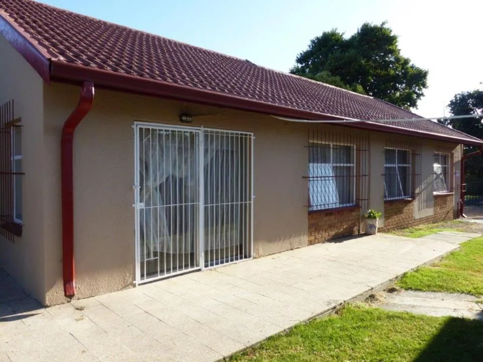 3 Bedroom House for sale in Cosmosrand
