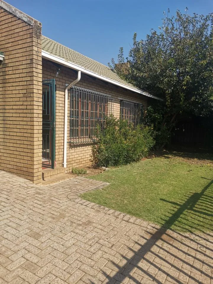 3 Bedroom Townhouse to rent in Model Park