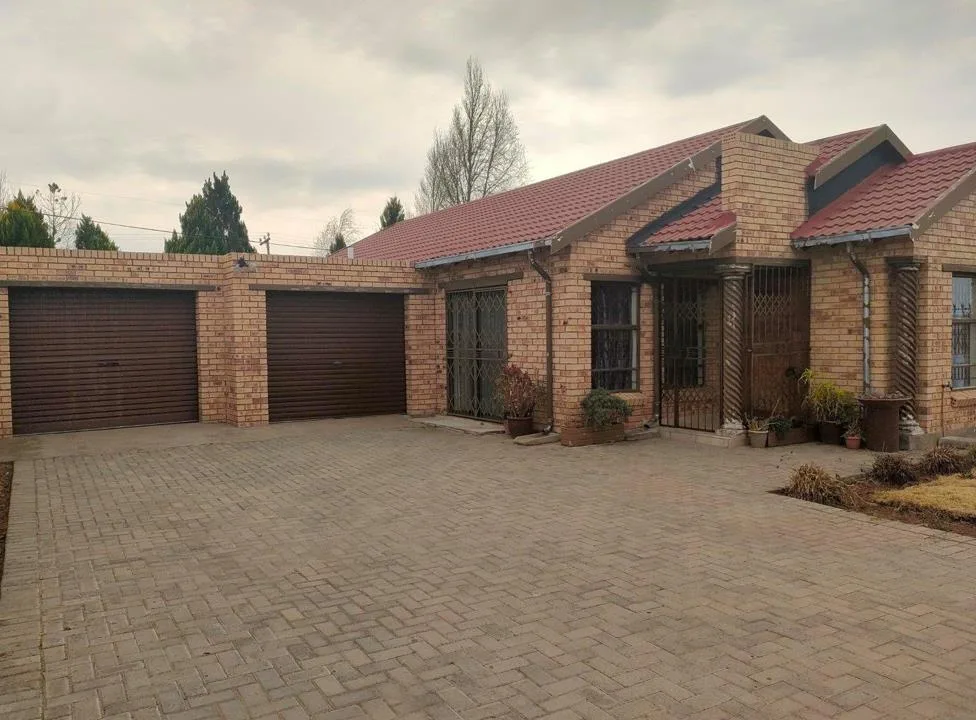 3 Bedroom House for sale in Mandela View