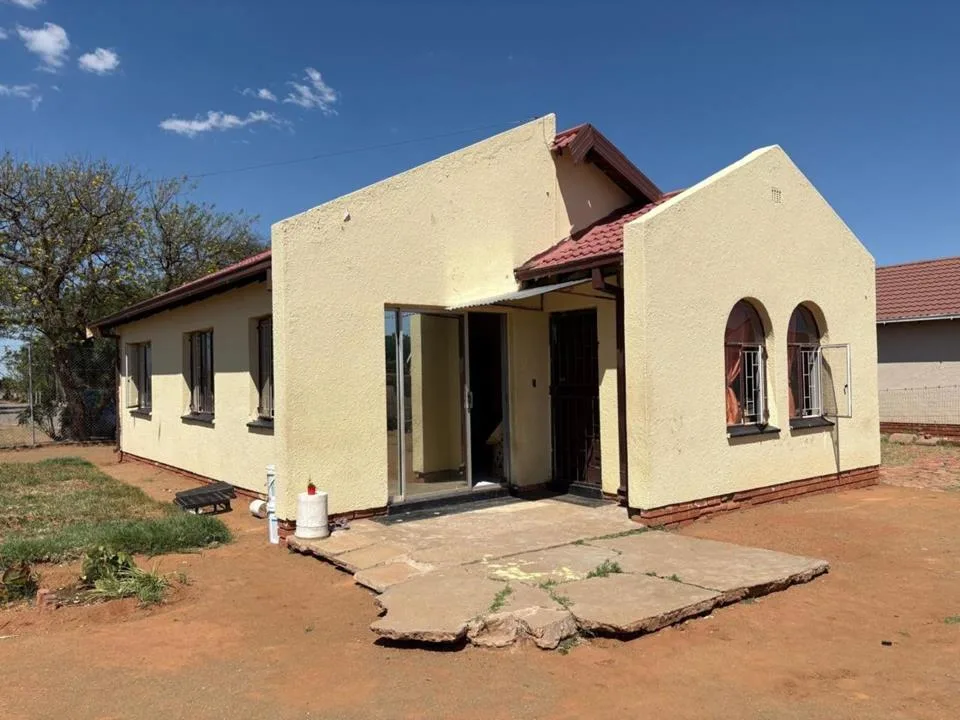 3 Bedroom House for sale in Roodepan