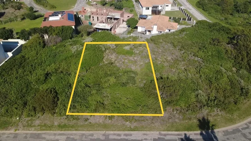 608 m² Land available in St Francis On Sea