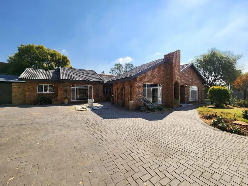 3 Bedroom House for sale in Vaalpark