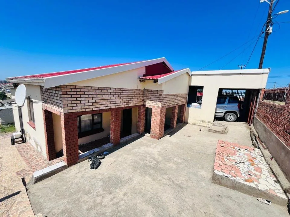 4 Bedroom House for sale in Sweetwaters