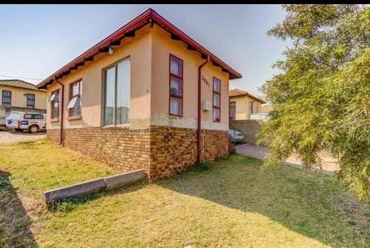 3 Bedroom House for sale in Clayville