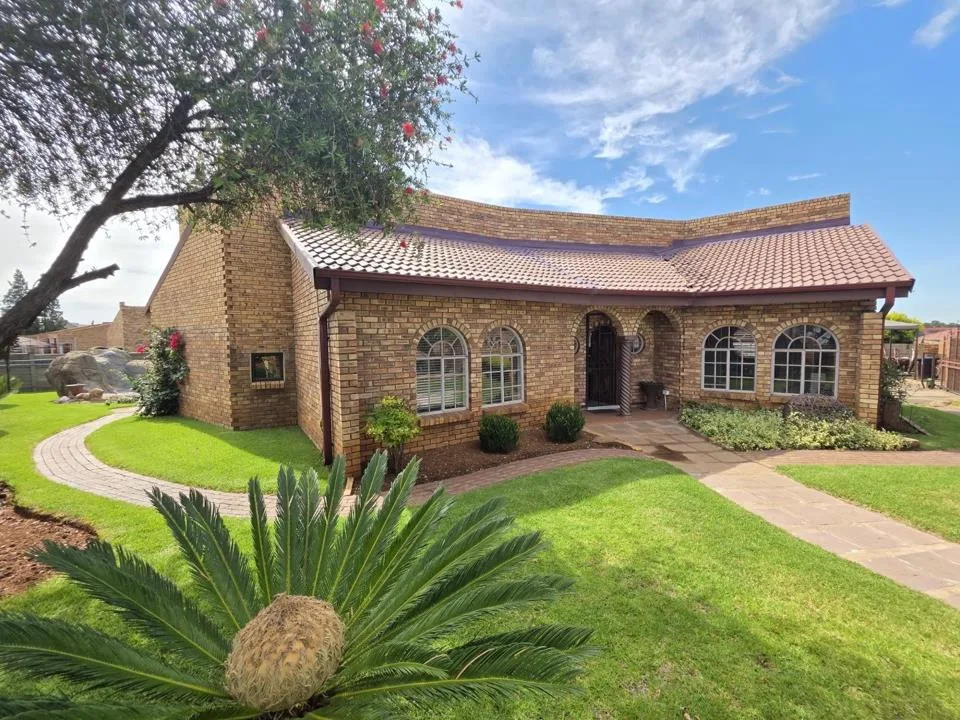 3 Bedroom House for sale in Vanderbijlpark SE 4