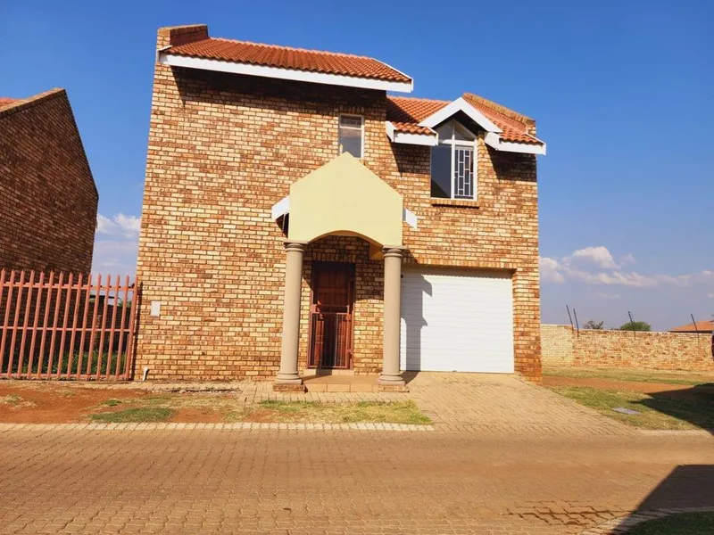 3 Bedroom Townhouse for sale in Baillie Park