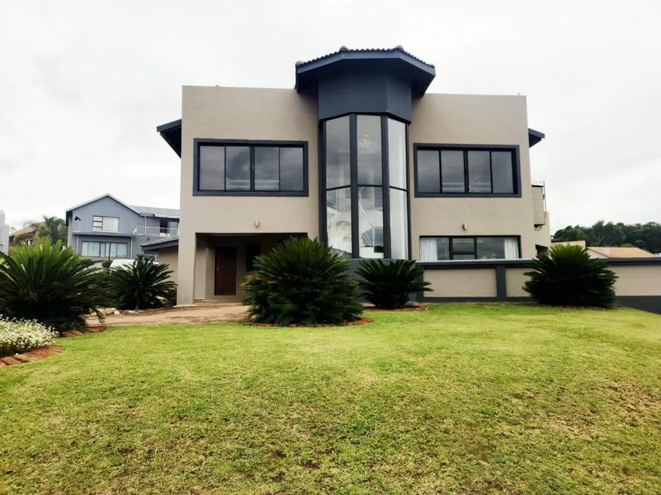 4 Bedroom House for sale in Bronkhorstbaai