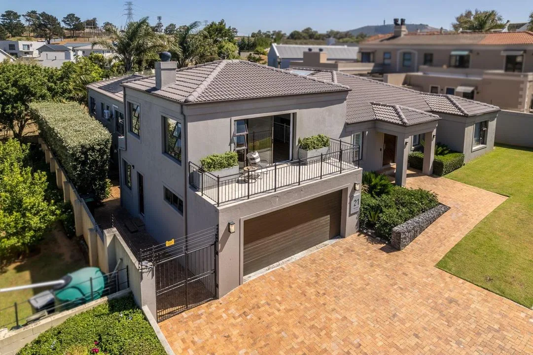 4 Bedroom House for sale in Van Riebeeckshof