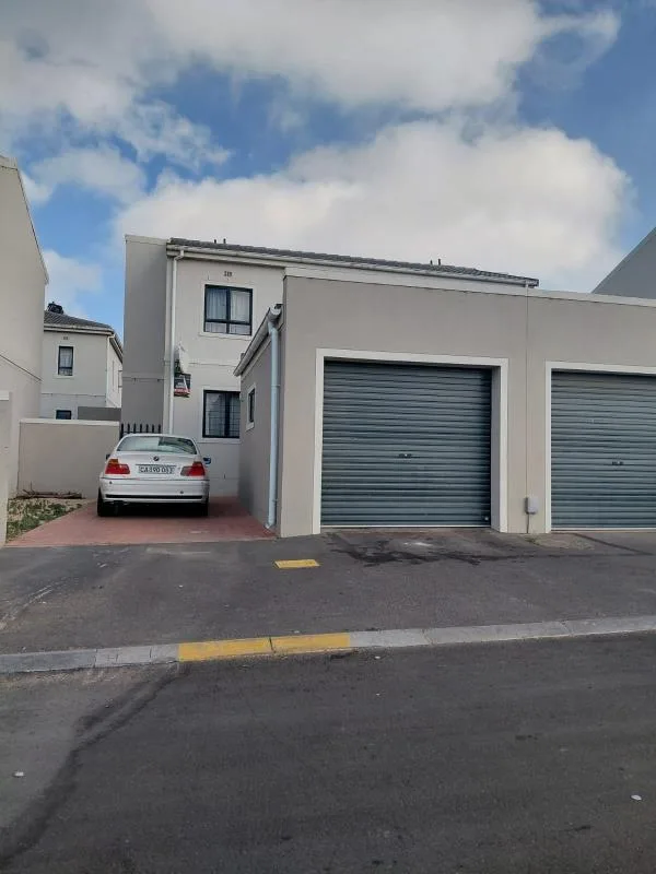 3 Bedroom Townhouse for sale in Rivergate