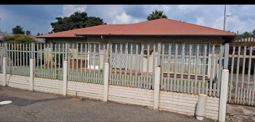 3 Bedroom House for sale in Vanderbijlpark CW 3