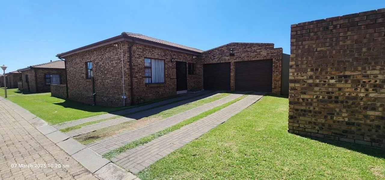 3 Bedroom Townhouse for sale in Kriel