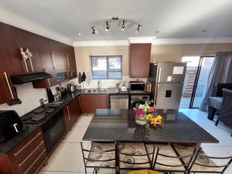 2 Bedroom Townhouse for sale in Heuwelsig