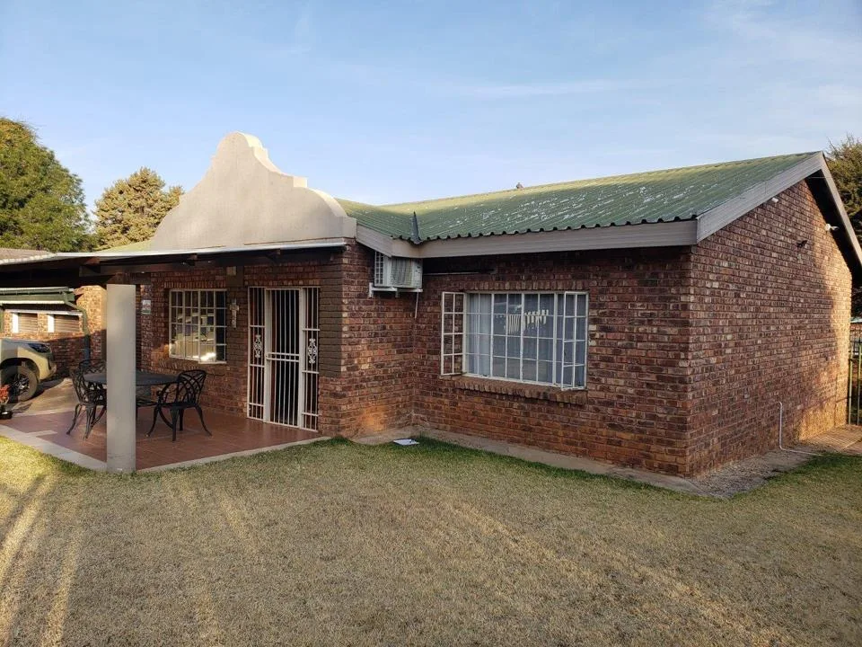 2 Bedroom House for sale in Hartswater