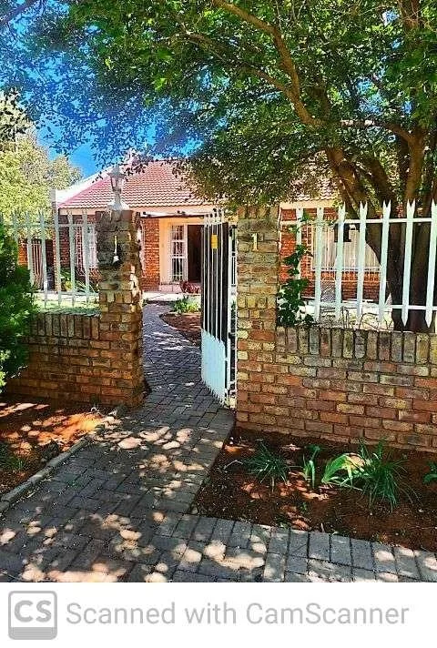 3 Bedroom Townhouse for sale in Camelot
