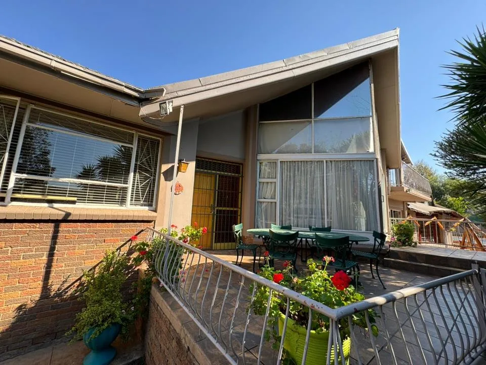 5 Bedroom House for sale in Dan Pienaar