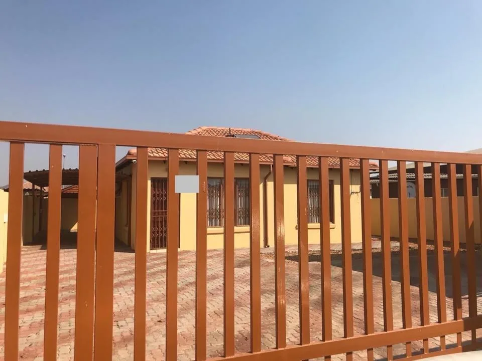 2 Bedroom House to rent in The Orchards