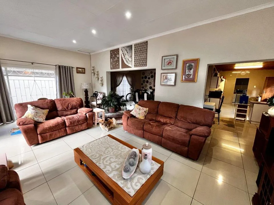 3 Bedroom House for sale in Grimbeeck Park