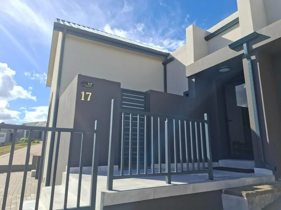 3 Bedroom House for sale in Outeniquasbosch