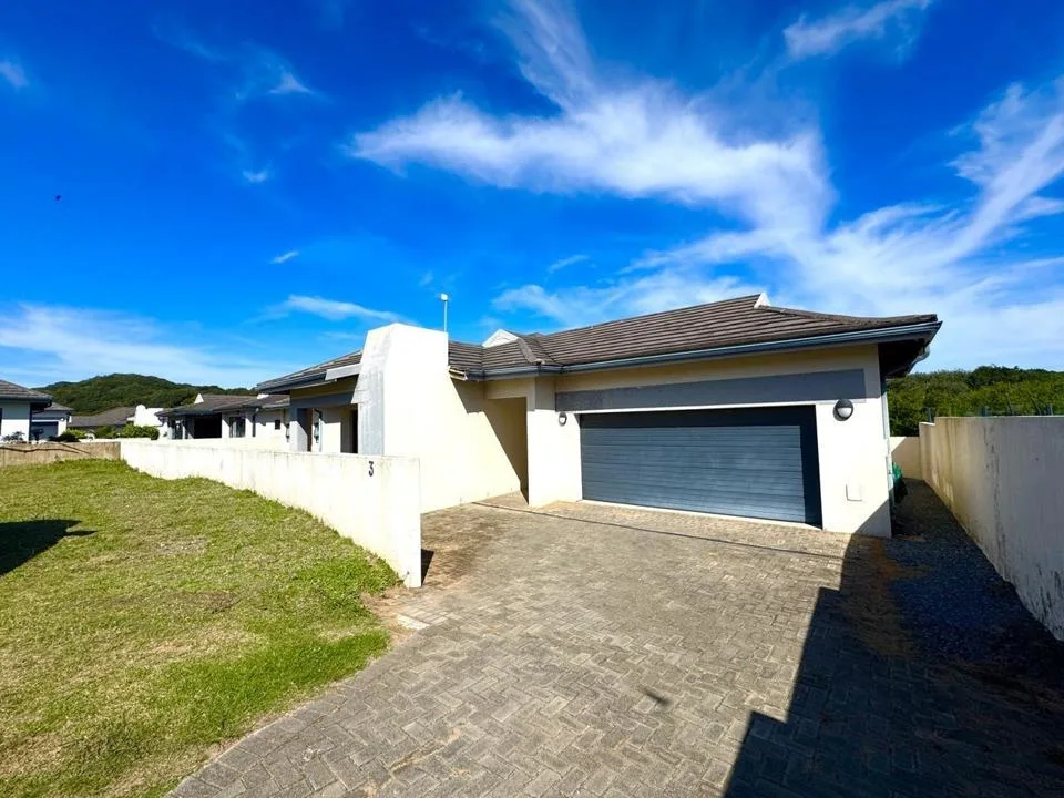 3 Bedroom House for sale in Winterstrand