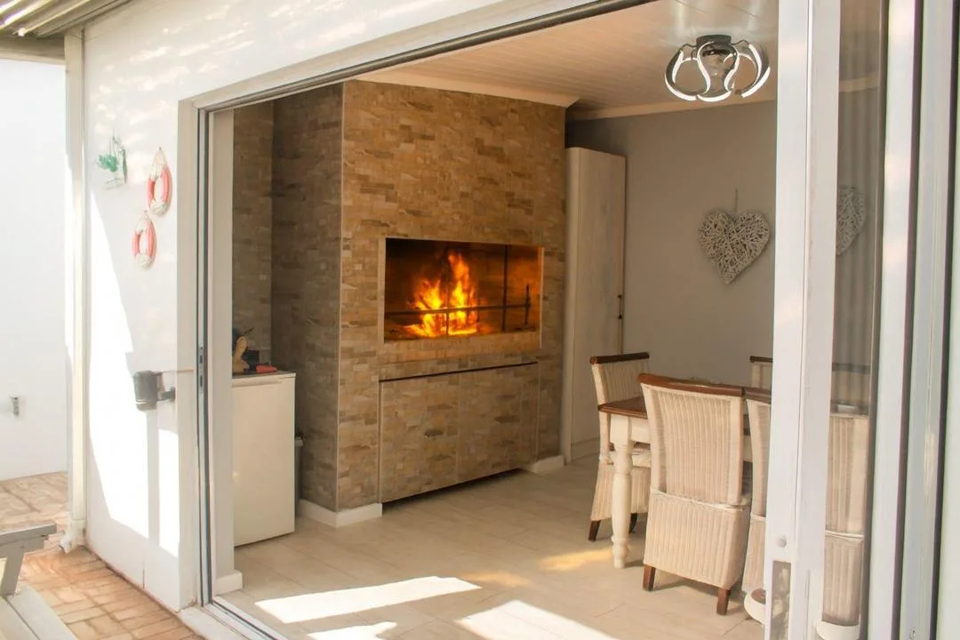 3 Bedroom House for sale in Lampiesbaai