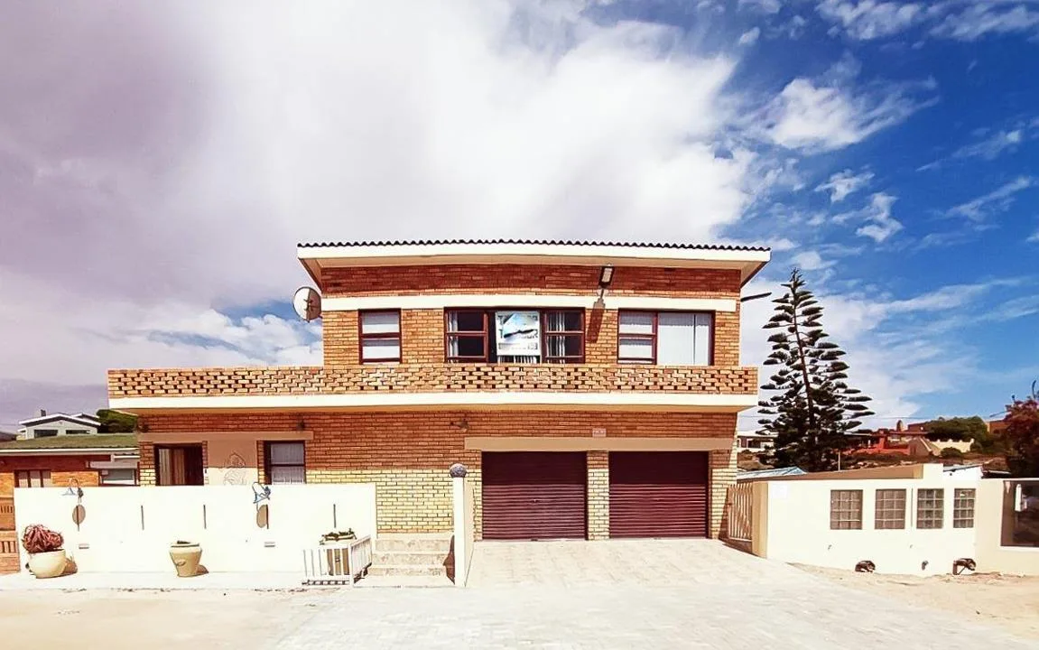 6 Bedroom House for sale in McDougall's Bay