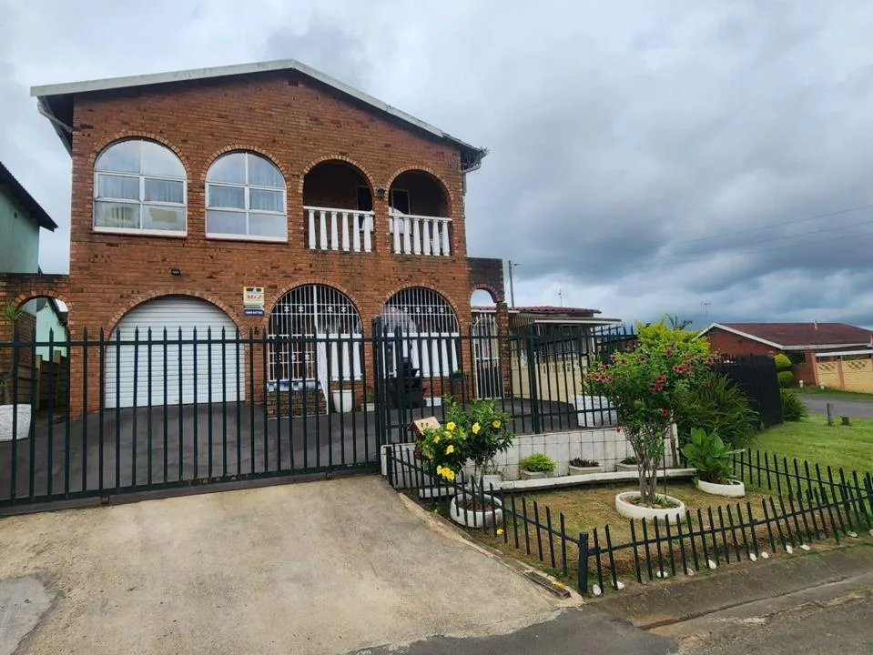 4 Bedroom House for sale in Bombay Heights