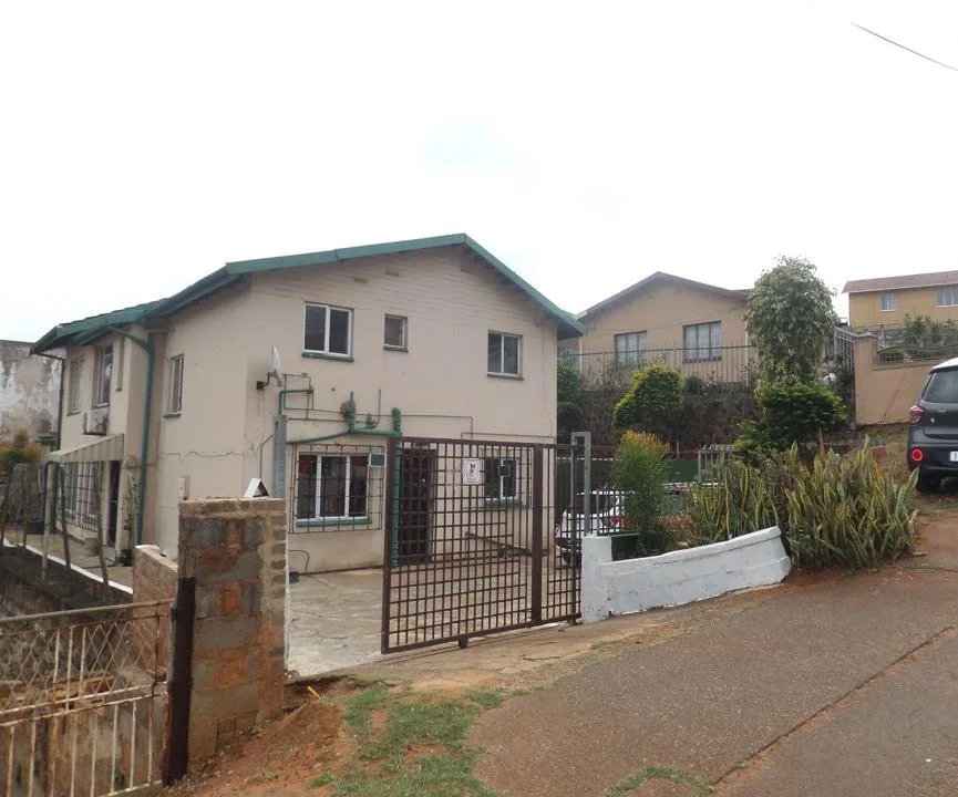 6 Bedroom House for sale in Mobeni Heights