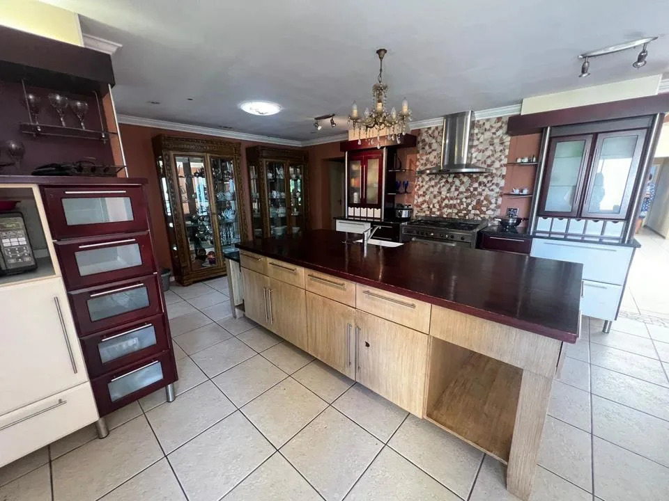 5 Bedroom House for sale in Vincent Heights
