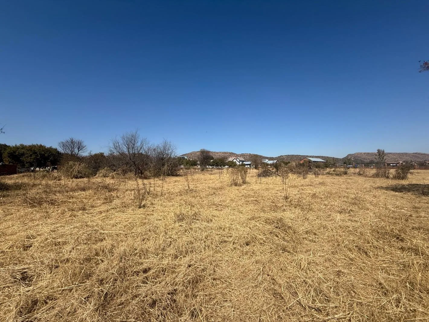 883 m² Land available in Meerhof