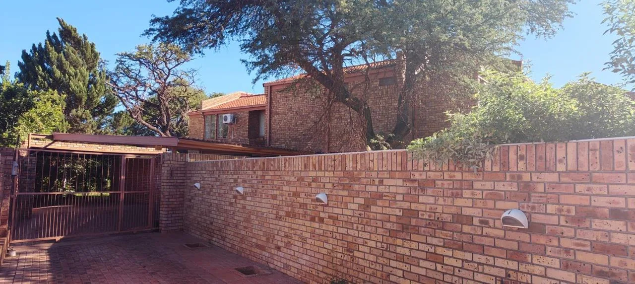 4 Bedroom House for sale in Kathu