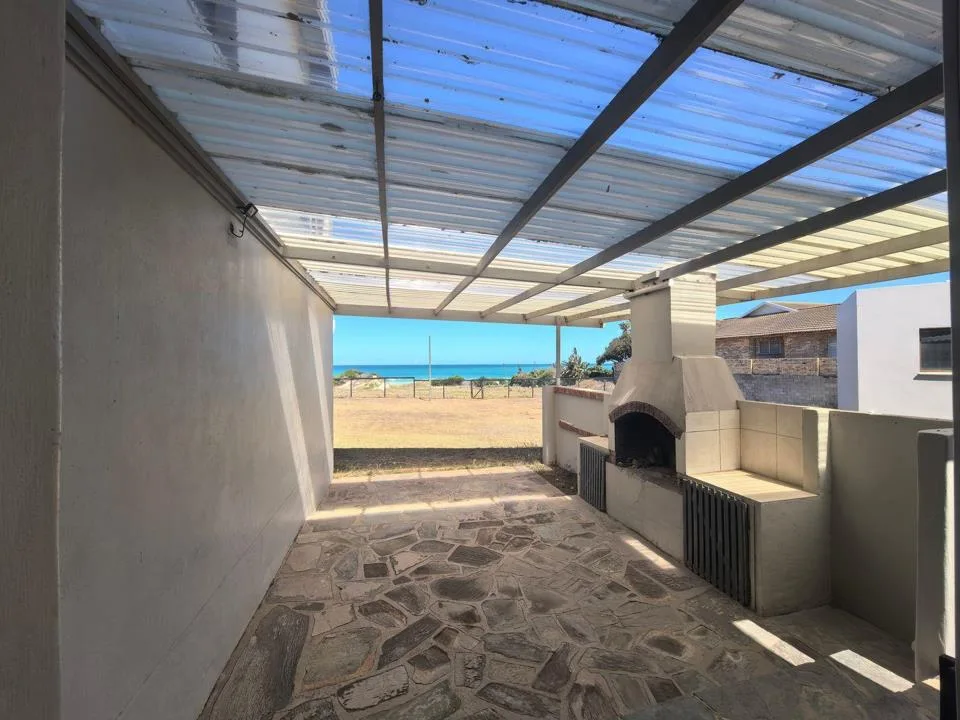4 Bedroom House to rent in Jeffreys Bay Central