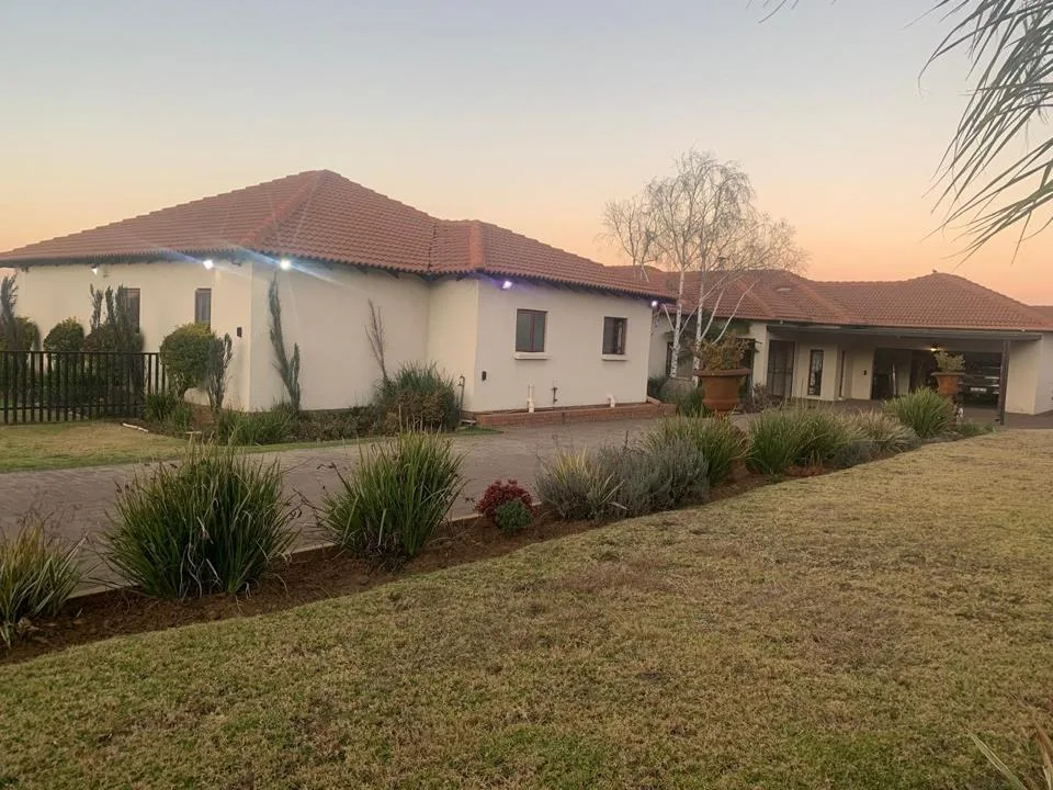 4 Bedroom House for sale in Hoeveld Park