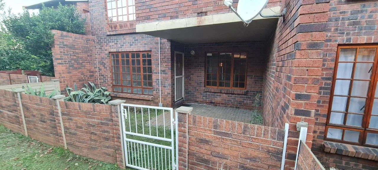 2 Bedroom Townhouse to rent in Langenhovenpark
