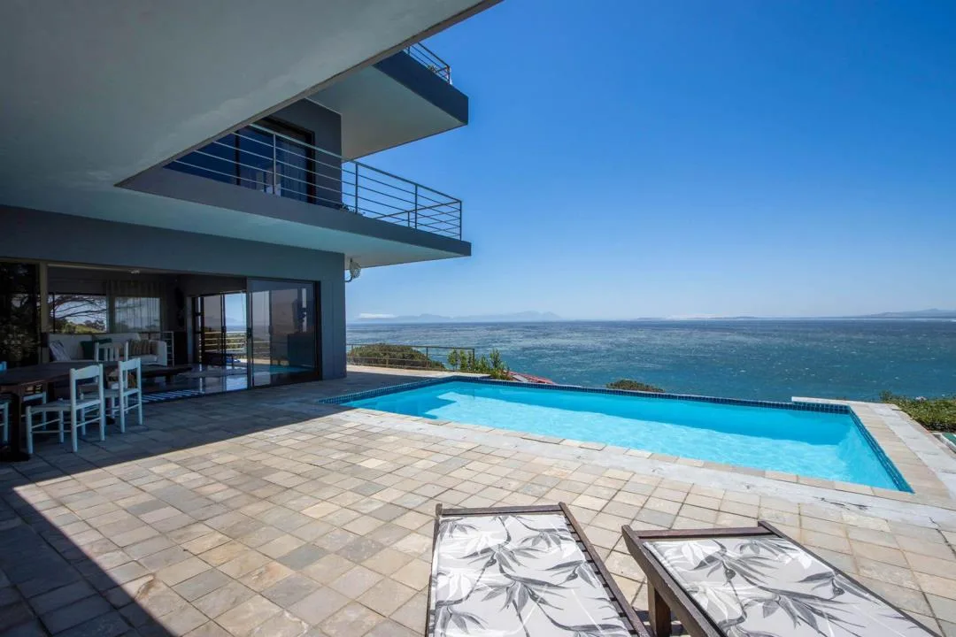 4 Bedroom House for sale in Mountainside