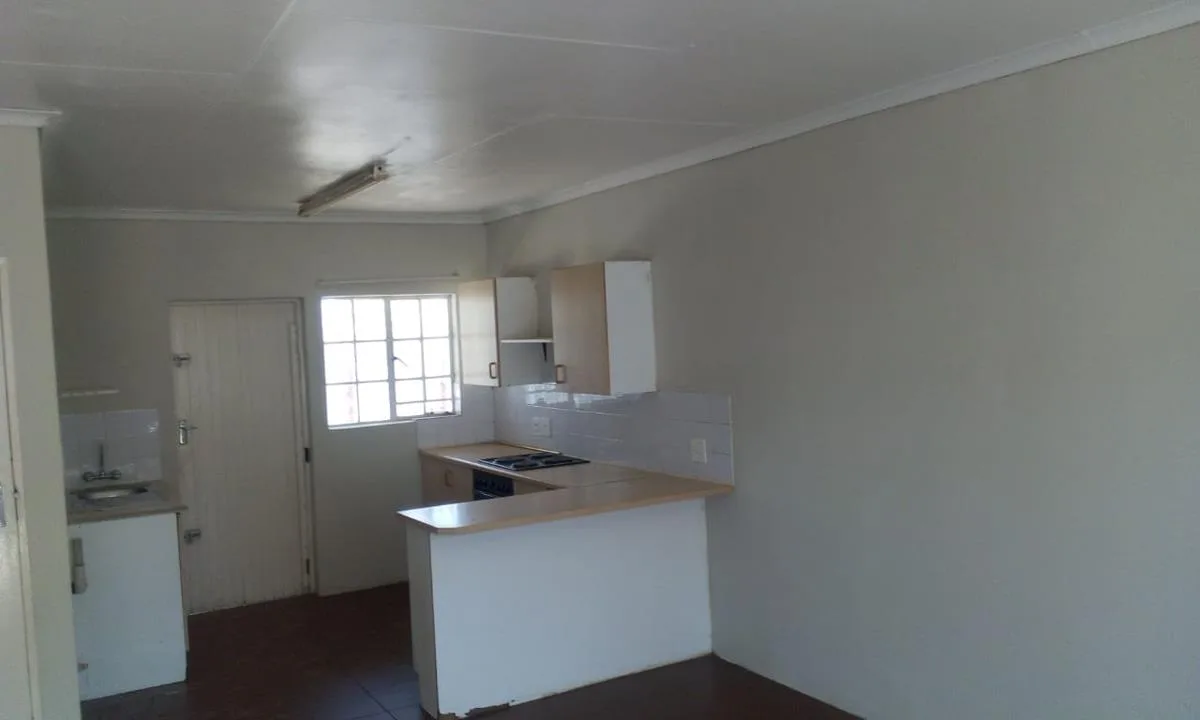 2 Bedroom Apartment / flat to rent in Chartwell